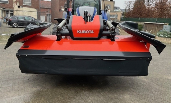 KUBOTA FRONTMAAIER MET KNEUZER